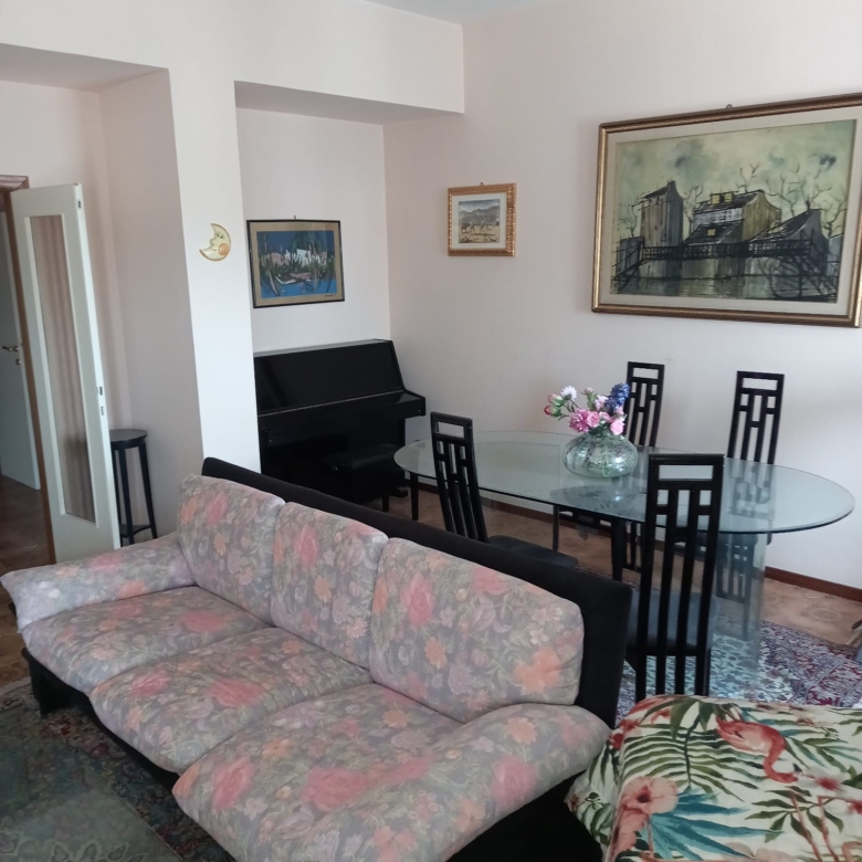 Cattolica ampio appartamento in centro turistico