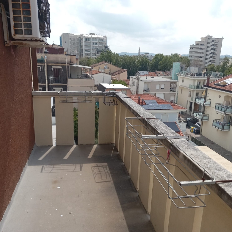 Cattolica ampio appartamento in centro turistico