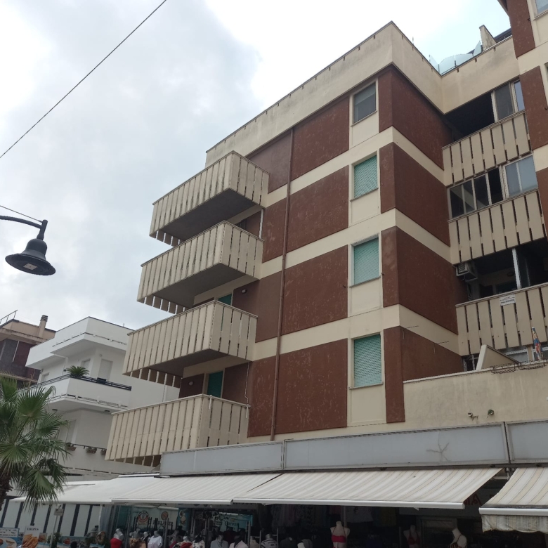 Cattolica ampio appartamento in centro turistico